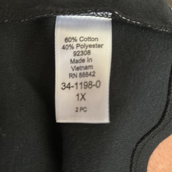 Black and white mandala design popover tunic top - Picture 4 of 4